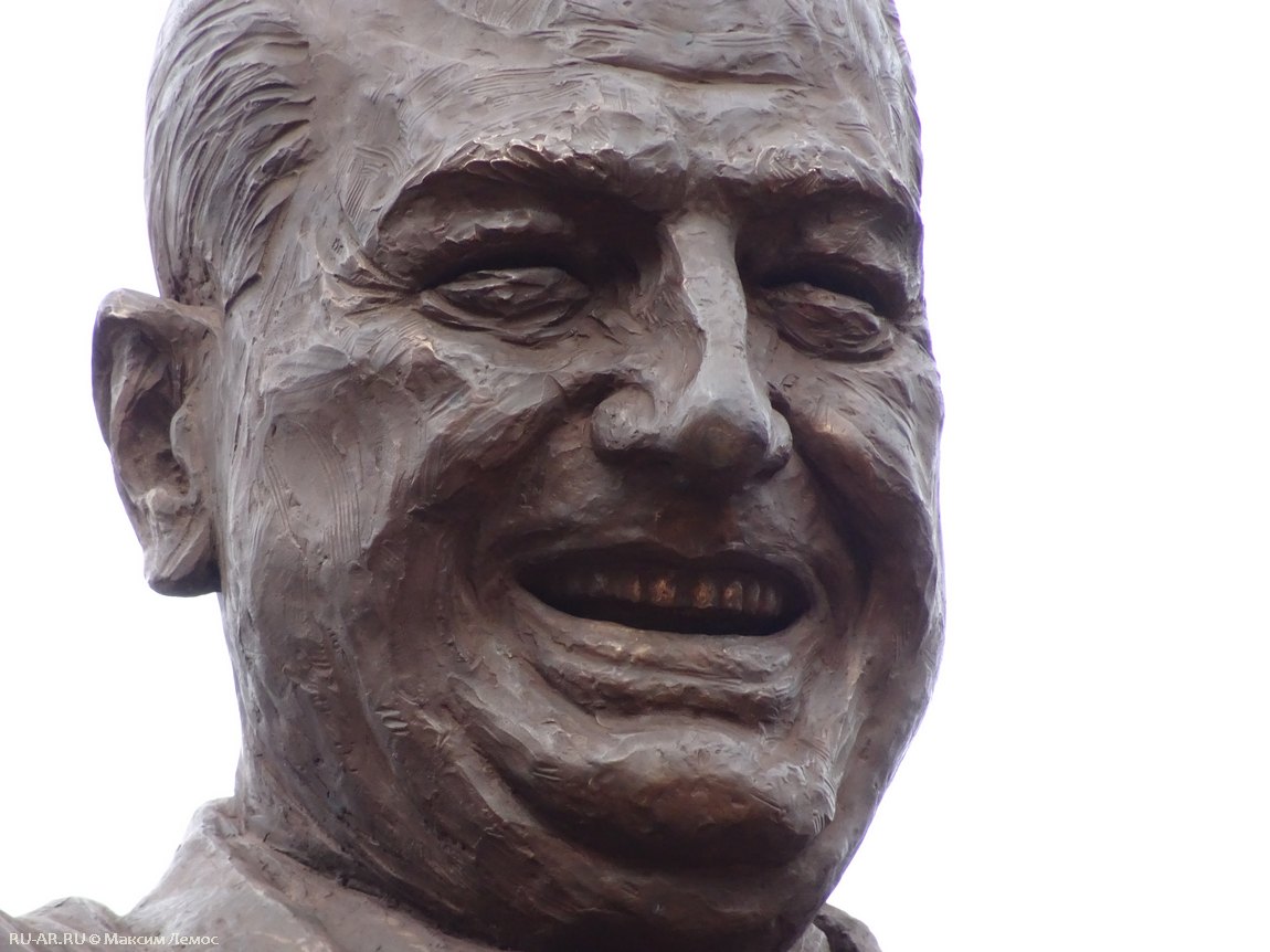 Монумент Хуану Перону в Буэнос-Айресе