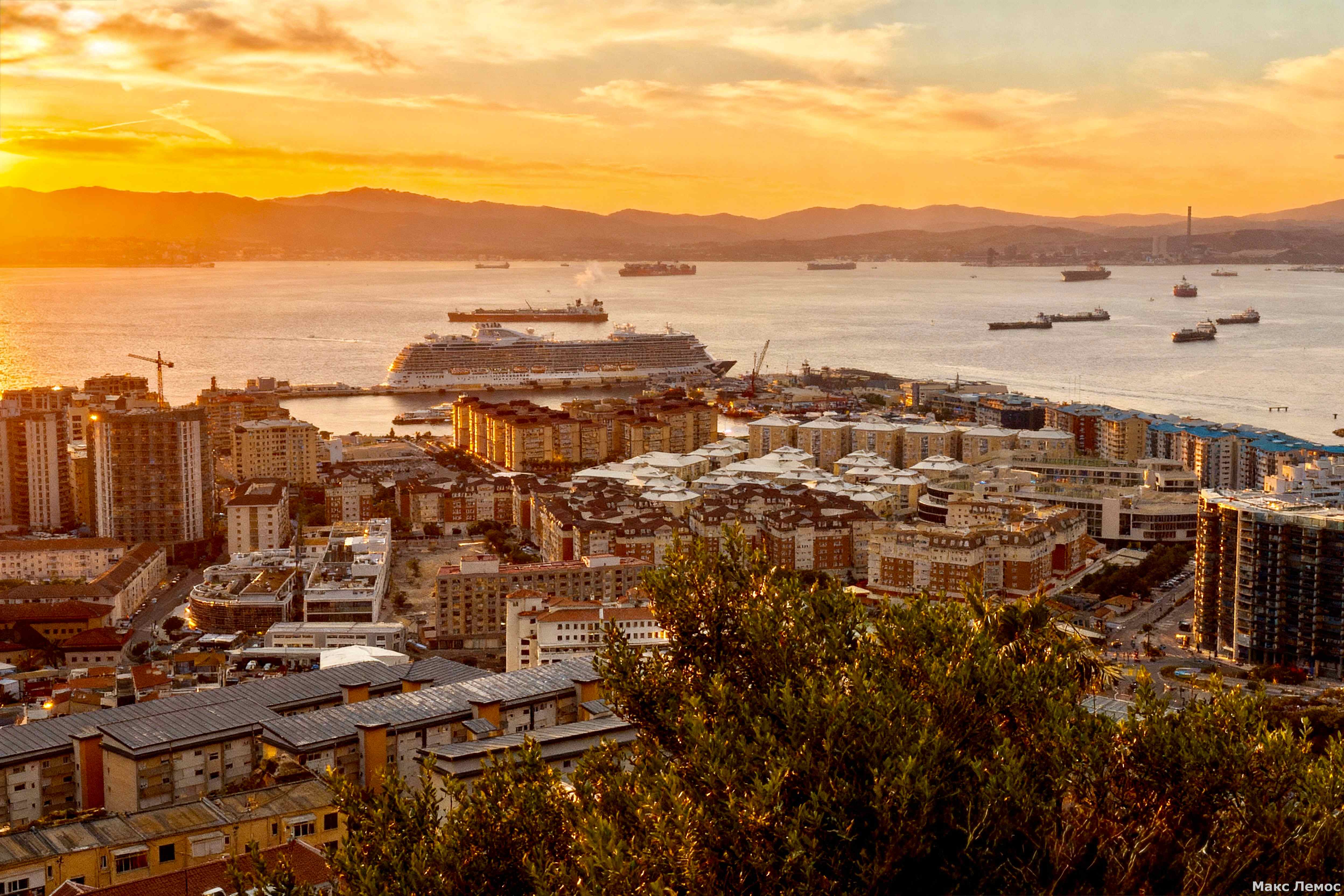 Панорама Гибралтара на закате