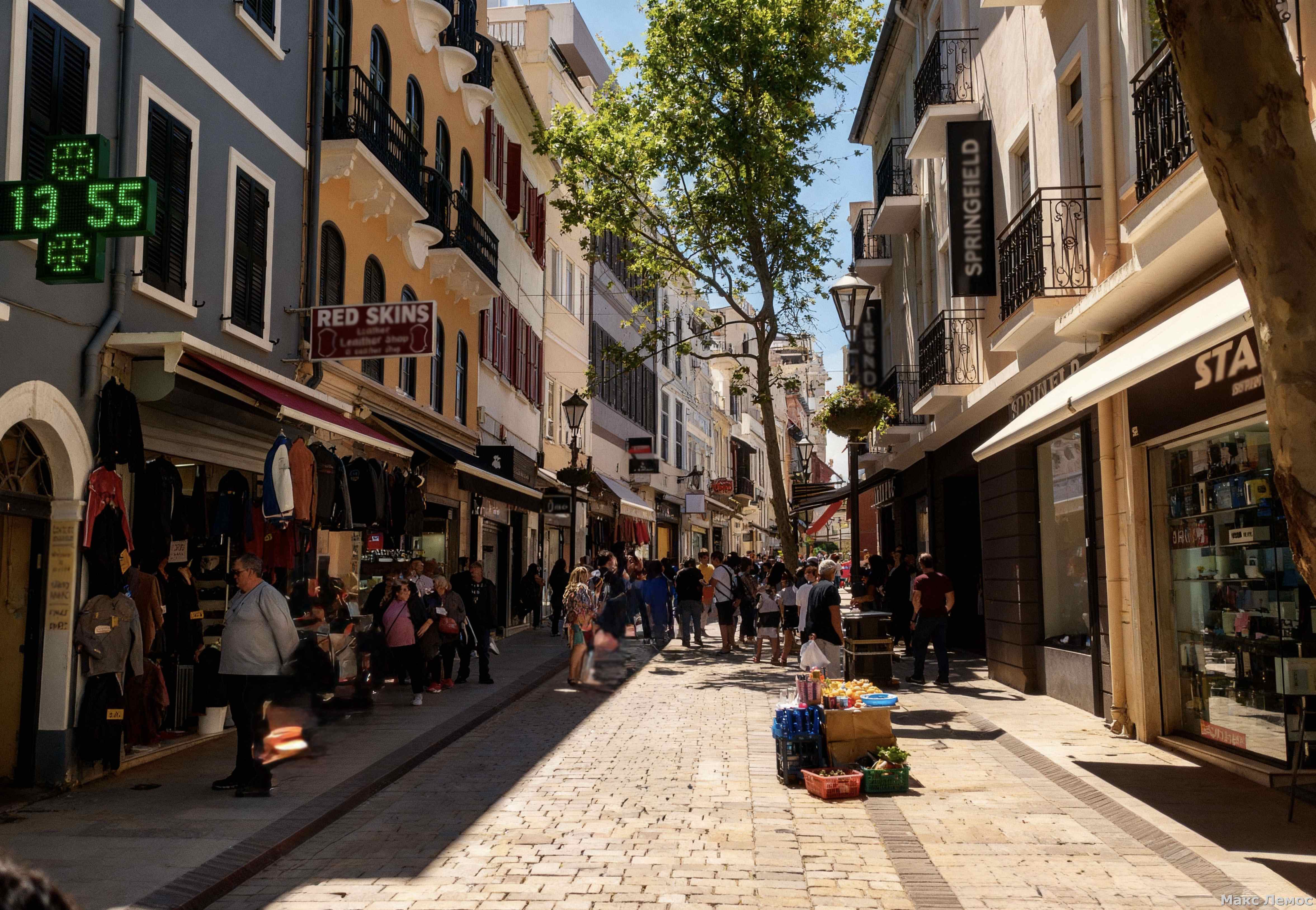 Main Street — сердце живого Гибралтара