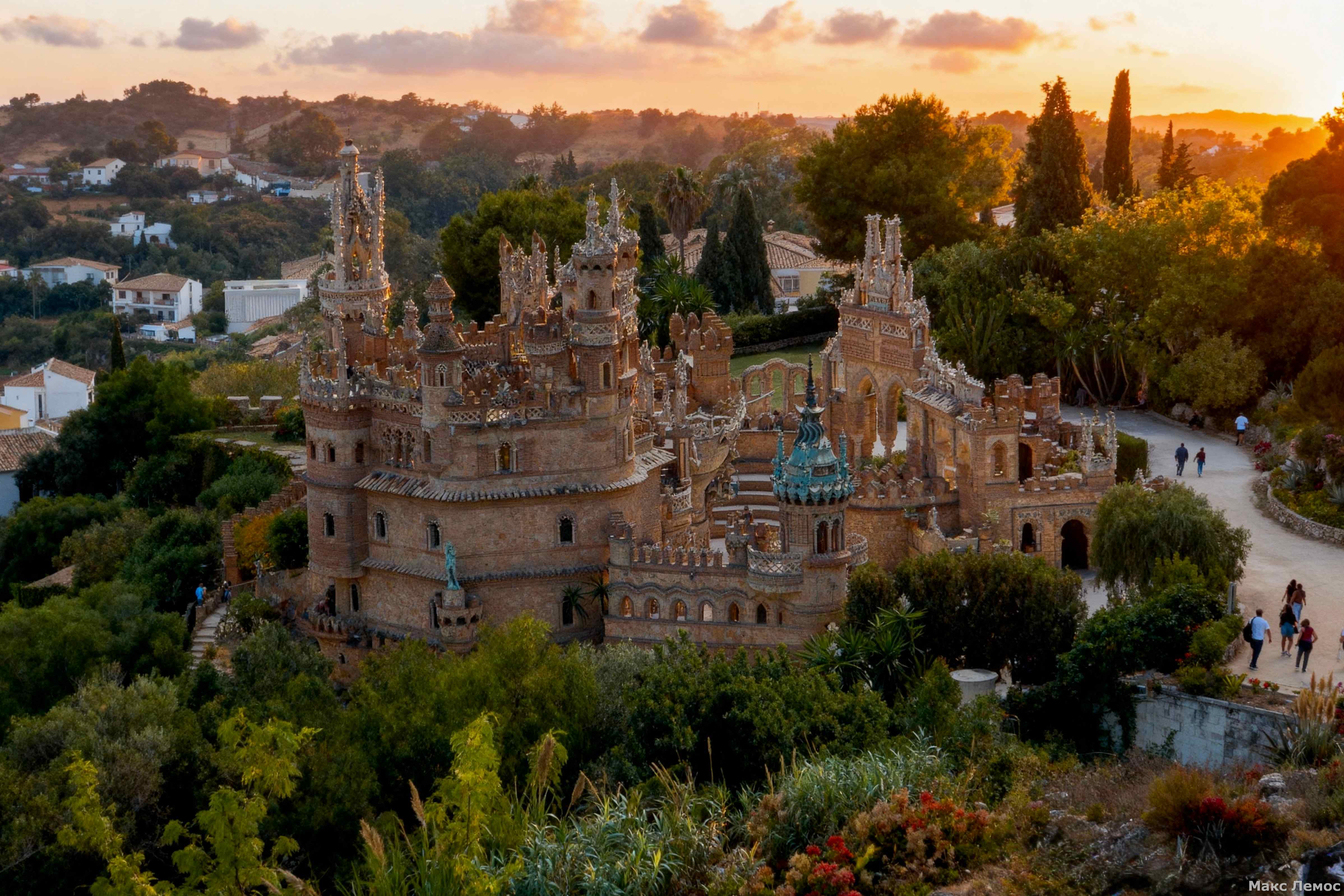 Замок Коломарес