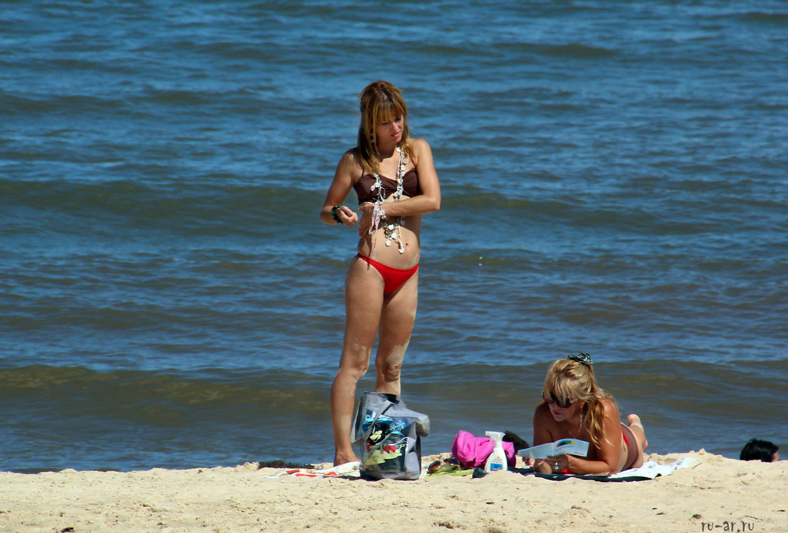 Фото дикий пляж девочке. Уругвай, Монтевидео: пляжи, девчонки.. Пляжные девушки 1982. Ералаш на пляже. Уругвай Монтевидео пляж.